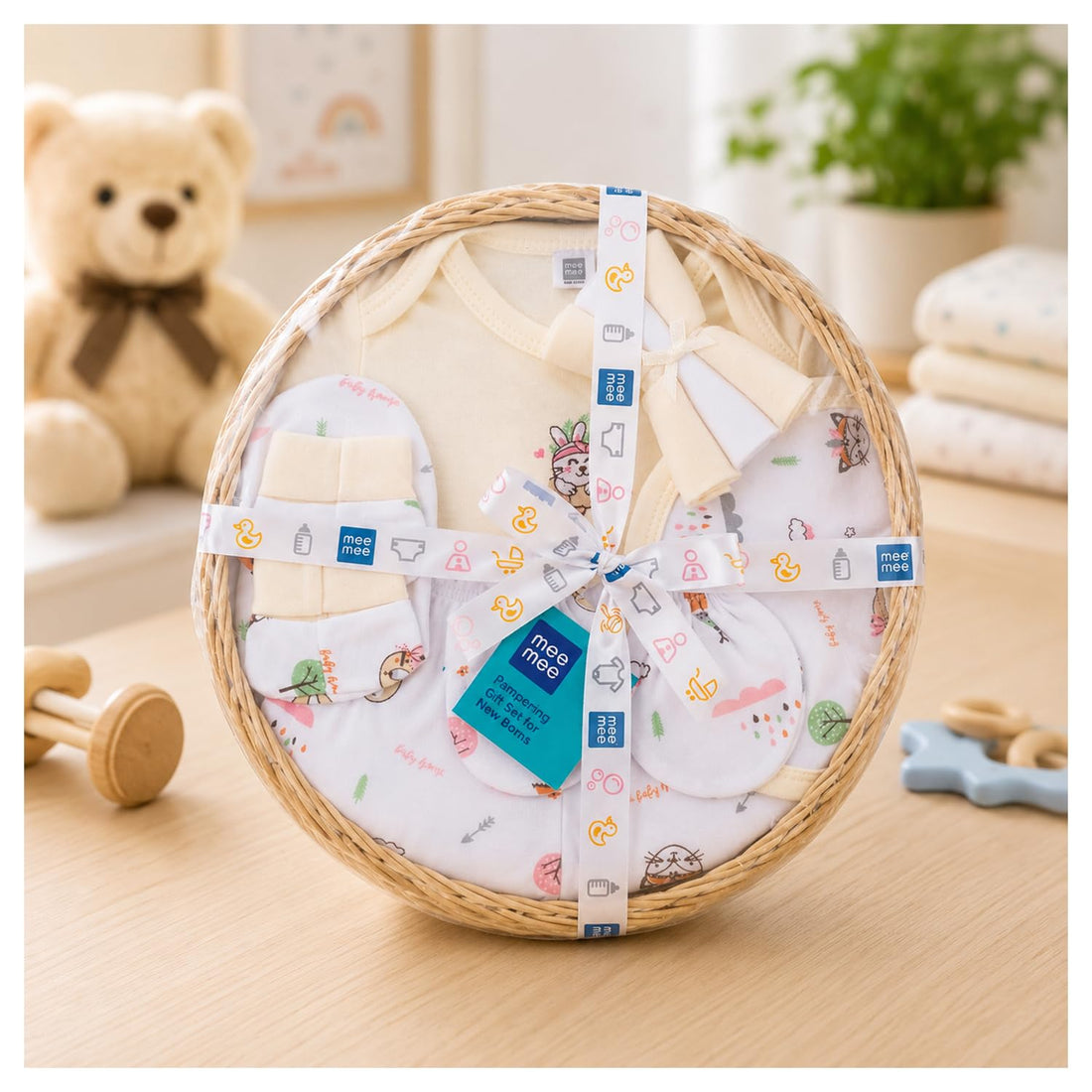 Mee Mee New Born Basket Baby Gift Set | Soft Cotton Clothing Essentials for Infants/Baby Girls, Boys | Baby Shower Clothing Hamper | 8 Pieces