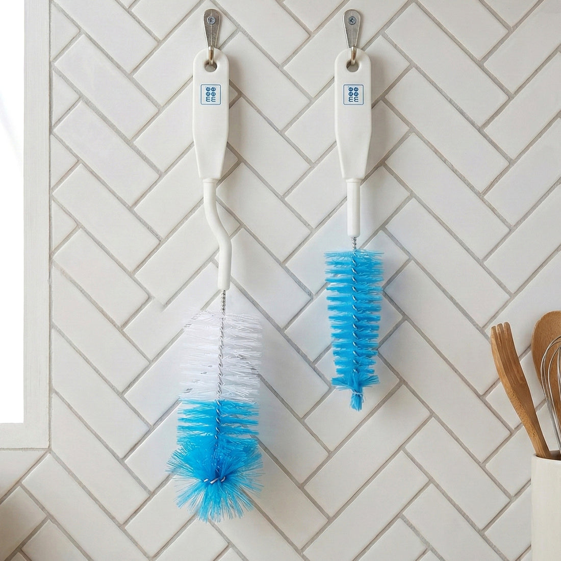 Mee Mee Nylon Bottle Brush with Nipple Cleaner | 360° Rotating Handle | High-Density Soft Bristles | BPA Free | Scratch-Free Cleaning | Non-Toxic | Easy Grip | Dishwasher Safe