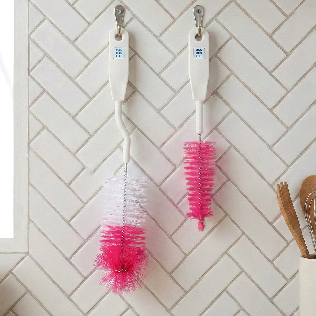 Mee Mee Nylon Bottle Brush with Nipple Cleaner | 360° Rotating Handle | High-Density Soft Bristles | BPA Free | Scratch-Free Cleaning | Non-Toxic | Easy Grip | Dishwasher Safe