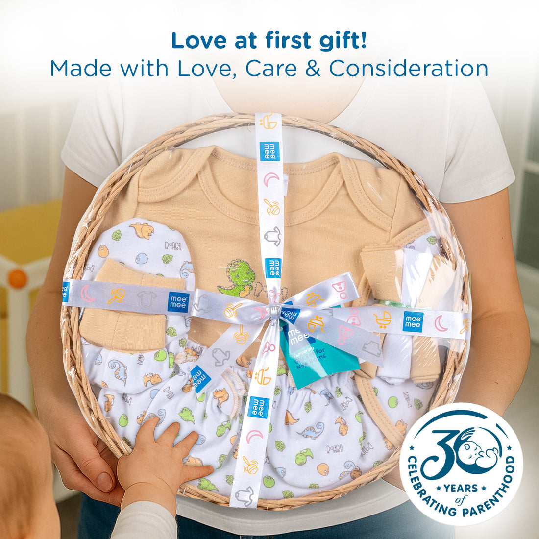 Mee Mee New Born Basket Baby Gift Set | Soft Cotton Clothing Essentials for Infants/Baby Girls, Boys | Baby Shower Clothing Hamper | 8 Pieces